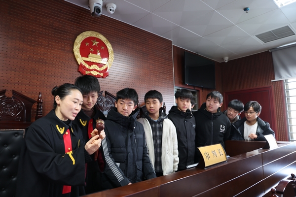 法槌敲响成长音 司法护航少年行
