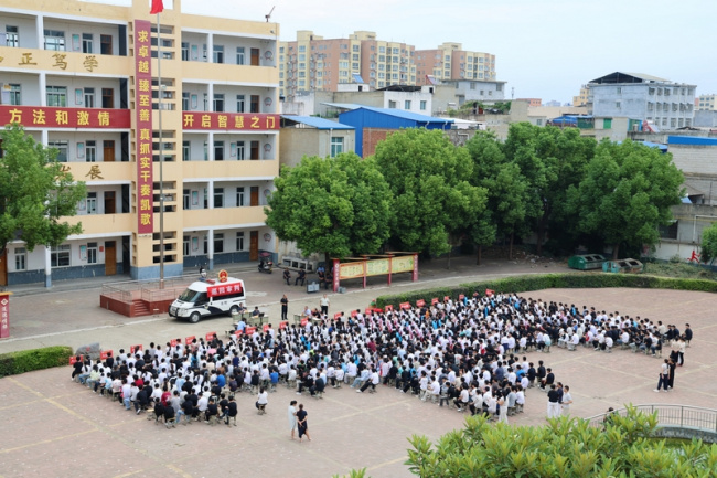 开学第一课 敲响交通安全警钟
